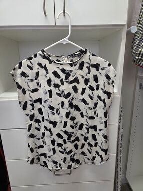 Banana Republic Black and White Brushstroke Print Blouse